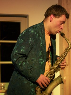 Hartmut Dorschner mit Saxophon beim Jazzkonzert, Live