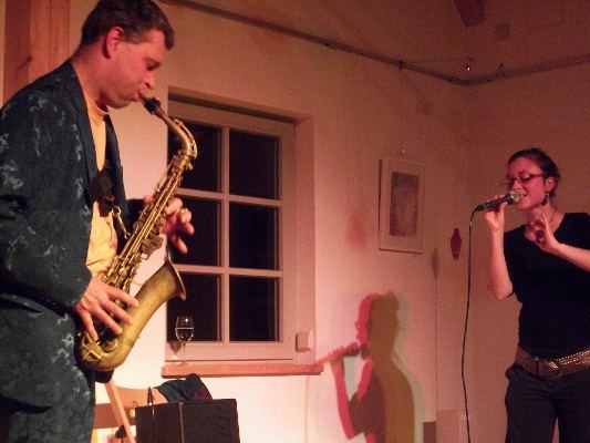 Hartmut Dorschner Saxofon und Walburga Walde Stimme - beim Konzert